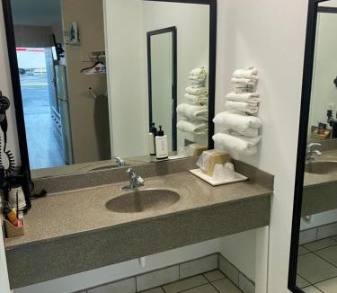 Lake City Hotel | Security Inn and Suites
