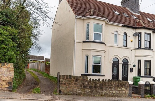 Dudley House | Sedgley-Wolverhampton-Contractors -4 beds-Parking!