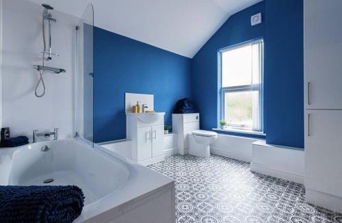 Dudley House | Sedgley-Wolverhampton-Contractors -4 beds-Parking