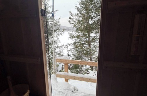 Val-des-Monts Cottage | Seductive cottage with spa