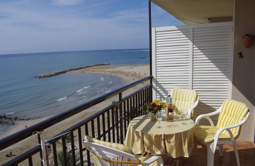 Cunit Apartment | See Barcelona and spend relaxing days by the sea!