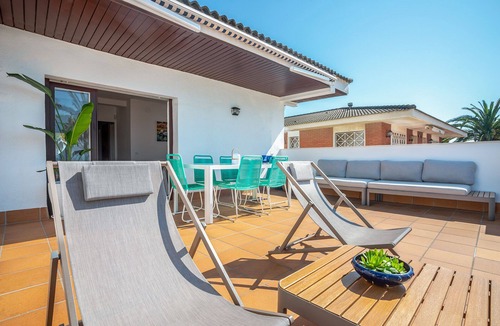 Cambrils Apartment | See front apartment for 6