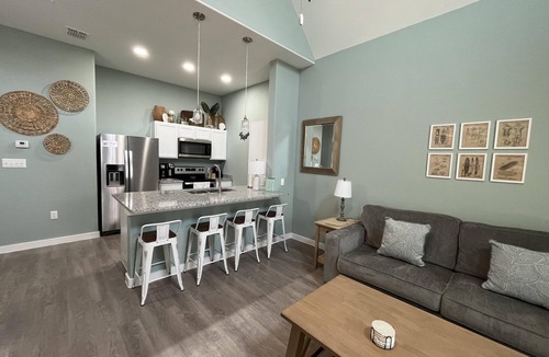 Corpus Christi Condo | See Spot Swim, See Spot Relax, See Spot's Sea Shack! We ❤️ Winter Texans