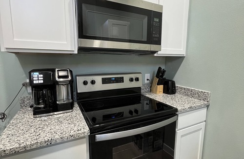 Corpus Christi Condo | See Spot Swim, See Spot Relax, See Spot's Sea Shack! We ❤️ Winter Texans