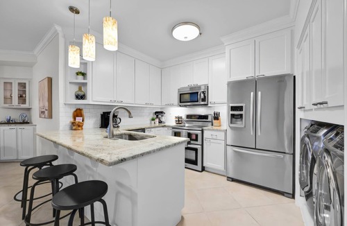 Highland Lake Estates Condo | See Summer Sunrises with Spa and Eats on an Island
