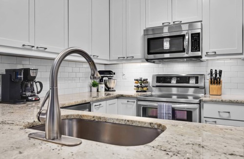 Highland Lake Estates Condo | See Summer Sunrises with Spa and Eats on an Island