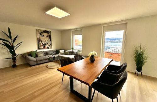 District 2 Apartment | Seeblick Wohnung in Wollishofen