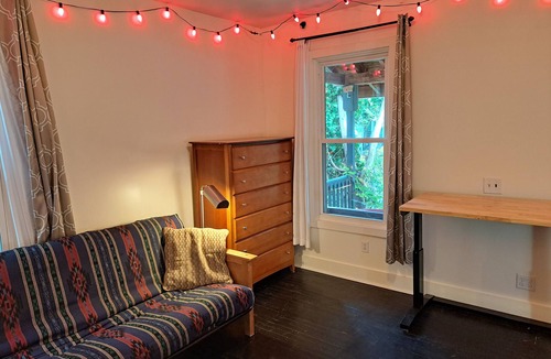 Eastside House | Seeking roomate Near SU