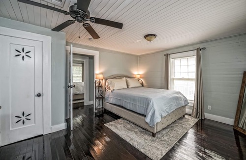 Waco House | Seen On HGTV's Fixer Upper Gorman Guest House Silos Baylor Restaurants Extraco