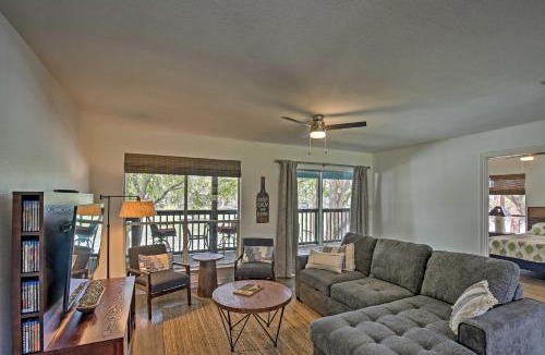 Seguin House | Seguin Lake House w/Dock and Cowboy Pool
