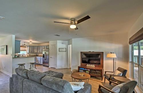 Seguin House | Seguin Lake House w/Dock and Cowboy Pool
