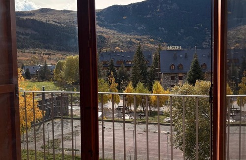 Pla de l'Ermita Apartment | Sehr geräumige und helle Wohnung Erta 5 Vall de Boí by Interhome