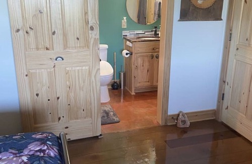 Buchanan County Bed & Breakfast | Selah Hills Ranch-Queen Suite