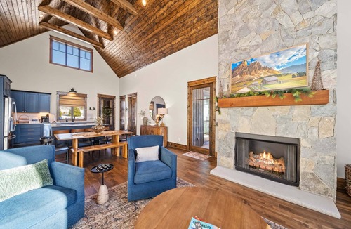 Elk Park Cabin | Selah Vie at Eagles Nest - Vineyard Reserve-fire table, fire pit