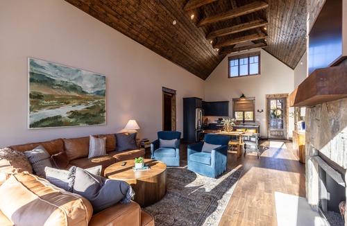 Elk Park Cabin | Selah Vie at Eagles Nest - Vineyard Reserve-fire table, fire pit