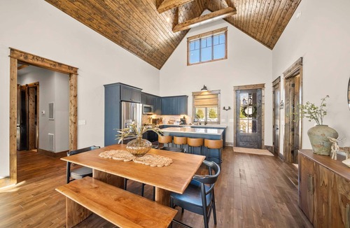 Elk Park Cabin | Selah Vie at Eagles Nest - Vineyard Reserve-fire table, fire pit