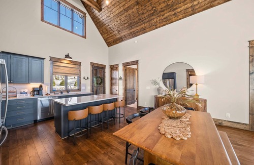 Elk Park Cabin | Selah Vie at Eagles Nest - Vineyard Reserve-fire table, fire pit