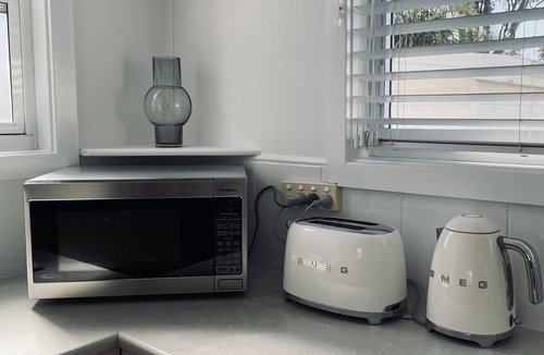 Swansea House | Selby Lakeside Cottage