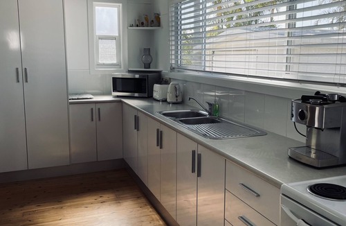 Swansea House | Selby Lakeside Cottage