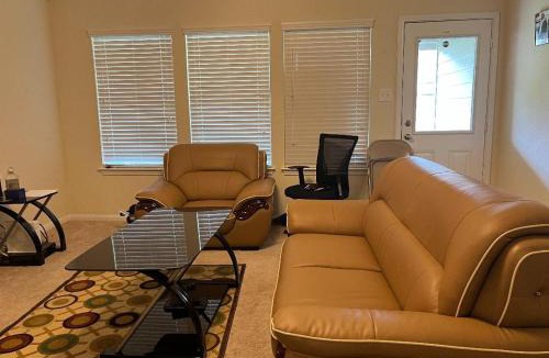 Fresno House | Select Luxurious 1 Room 1 king-sized Bed in Fresno Texas