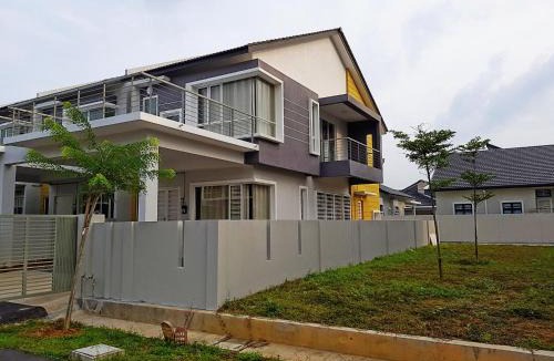 Sungai Badau House | Selendang In 1-Krubong