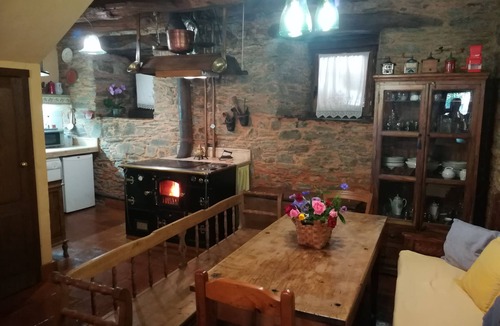 Toral de Merayo Cottage | Self catering cottage Las Tres Negrillas for 6 people
