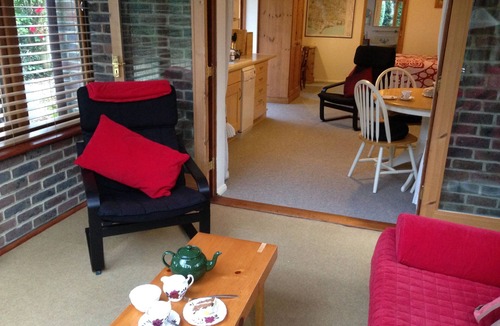 Boxgrove Apartment | SELF CATERING en-suite STUDIO APARTMENT ACCOMMODATION