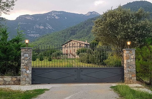 Sales de Llierca Cottage | Self catering Can Servosa for 11 people