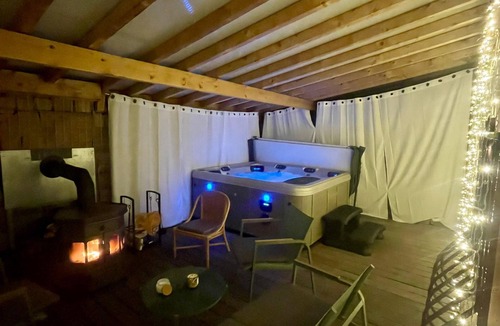 Mesnil Sous Les Cotes Villa | Self-catering group gîte for 30 people with swimming pool and jacuzzi
