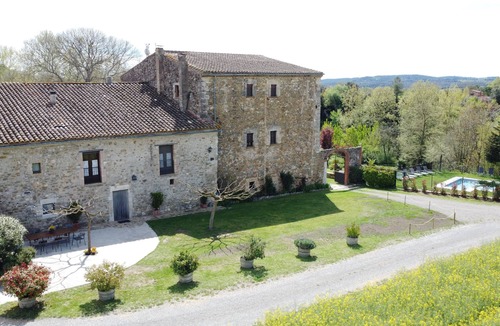Maia de Montcal Cottage | Self catering Mas Riera for 8 people including children