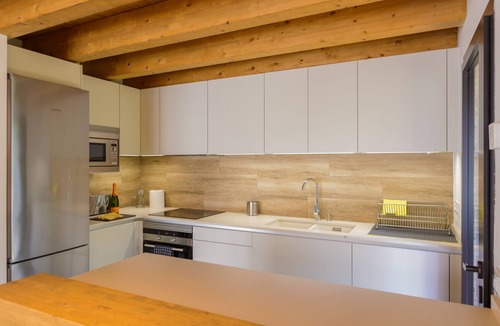 Santa Pau Cottage | Self catering Mas la Cadebosc for 5 people