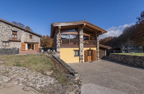 Santa Pau Cottage | Self catering Mas Palleu for 7 people