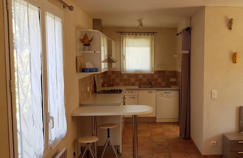 Gemenos Apartment | Self-catering studio at Villa Garlaban *.