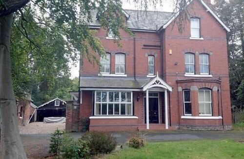 Chester Apartment | Self catering studio flat at Thornleigh