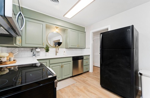 Lubbock House | Self Check-in #2 - Full Kitchen - Modern Design - Central
