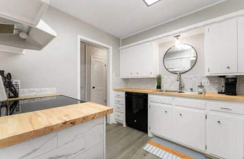 Lubbock House | Self Check-in/Full kitchen/Central location