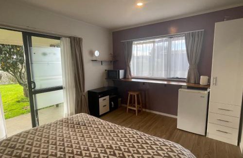 Te Miro House | Self check-in sleepout with bathroom