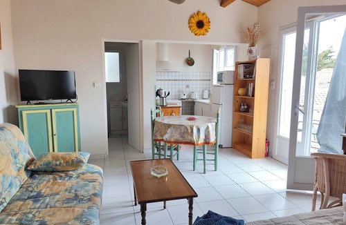 Saint-Denis-d'Oleron House | Self-contained studio near the ocean with private heated pool