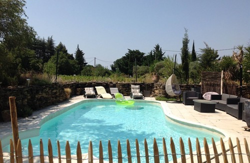 Serignan-du-Comtat Apartment | Self-contained apartment in a late 19th century Provencal mas