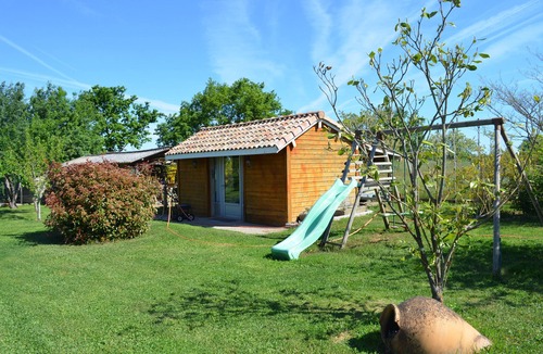 Villemur-sur-Tarn Apartment | Self-contained apartment in large house with swimming pool, guaranteed peace and quiet