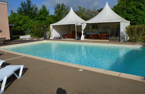Villemur-sur-Tarn Apartment | Self-contained apartment in large house with swimming pool, guaranteed peace and quiet