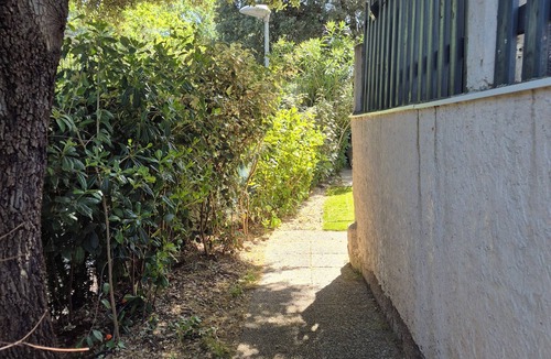 Aubagne House | self-contained 60m2 apartment in private grounds