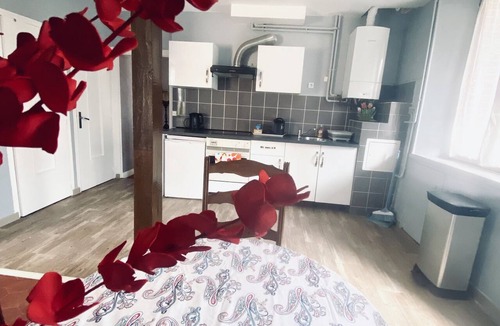 Saint-Clement Apartment | Self-contained apartment with garden, code access