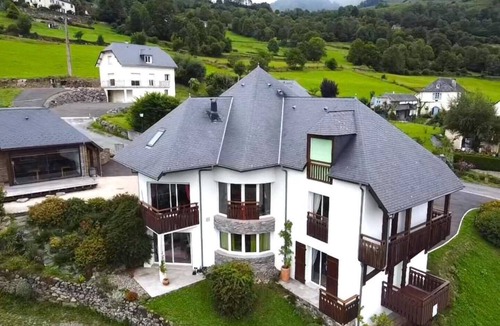 Bilheres Apartment | Self-contained apartment in architect-designed house, panoramic mountain view