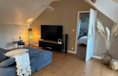 Laval Apartment | Self-contained apartment on private property, near Laval's hypercentre