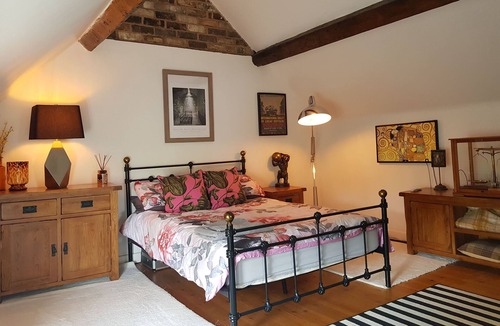 Madeley House | Self contained conversion ideal for exploring