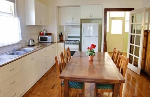 Euroa Cottage | Self contained cottage close to everything