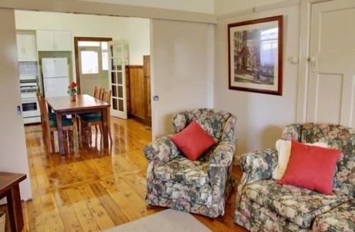 Euroa Cottage | Self contained cottage close to everything
