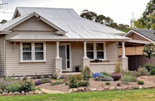 Euroa Cottage | Self contained cottage close to everything