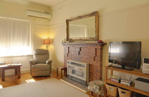 Euroa Cottage | Self contained cottage close to everything